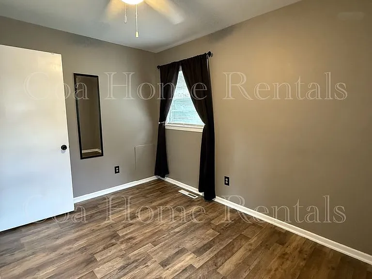 535 S Derby Ave — Photo 7