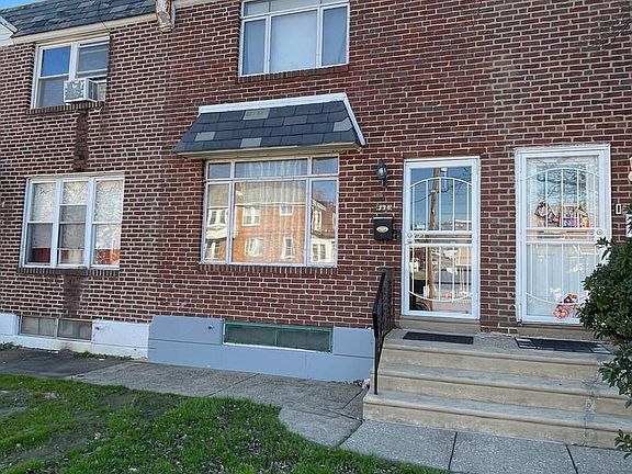 2nd image of 330 E Ashdale St