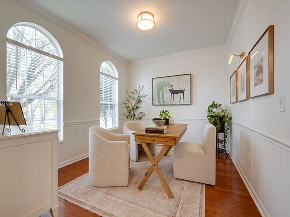 4th image of 499 Essex Park Cir