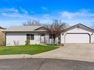 302 Sherlyn Dr, Selah, WA 98942