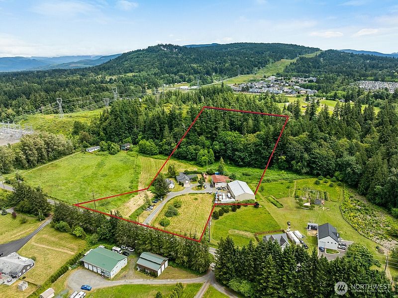 2nd image of 4250 Dewey Road