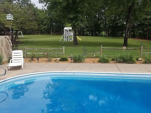 5th image of 387 Grover Ln