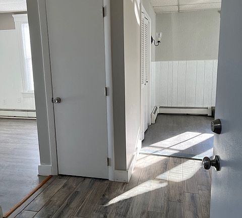 tiled entryway as you walk in from the hall way