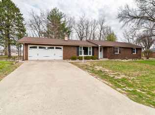 1448 N Lakeview Dr, Frankfort, IN 46041