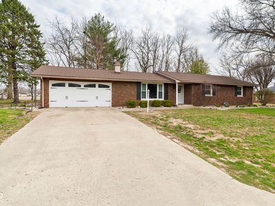1448 N Lakeview Dr, Frankfort, IN, 46041