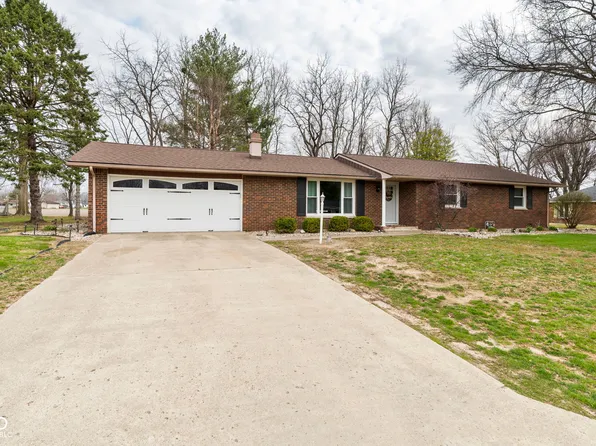 1448 N Lakeview Dr, Frankfort, IN 46041