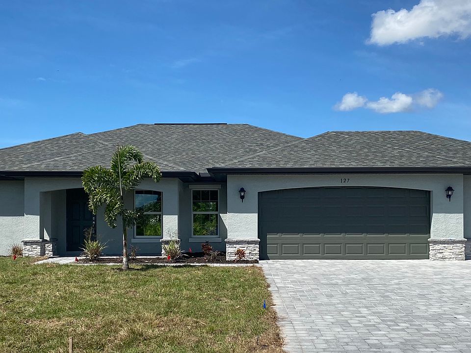 St.Augustine 3 Car w Solid FtDr