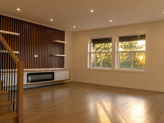 4th image of 5988 Lindeman St #3