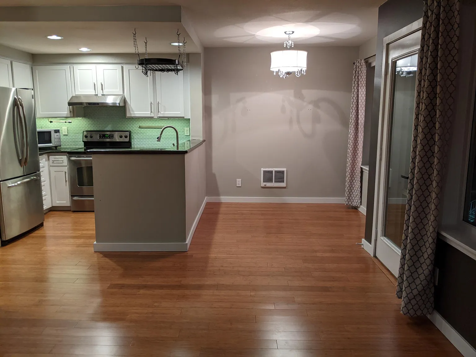 2 bed, 838 sqft, $3,200 — Photo 4