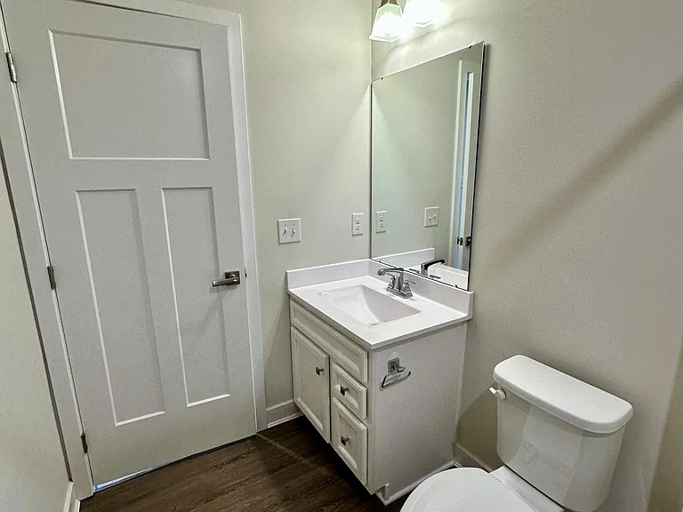 325 E Cochran St — Photo 10