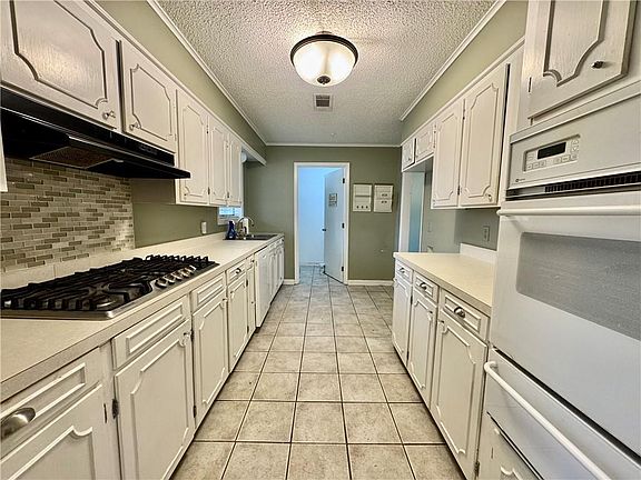 5th image of 803 Parkway Dr