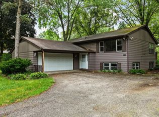 890 Considine Rd, Geneva, IL 60134