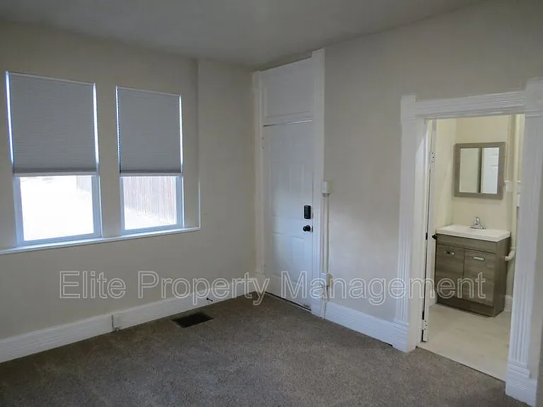 713 W 10th St #1 — Photo 7