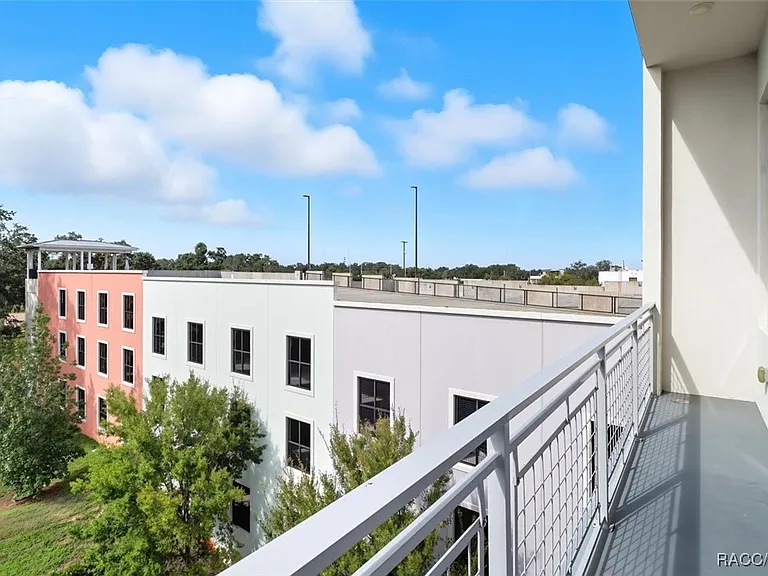 302 SE Broadway St #460 — Photo 16