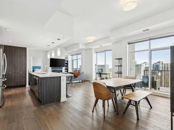 930 E 6th Ave SW #3504, Calgary, AB T2P 1J3