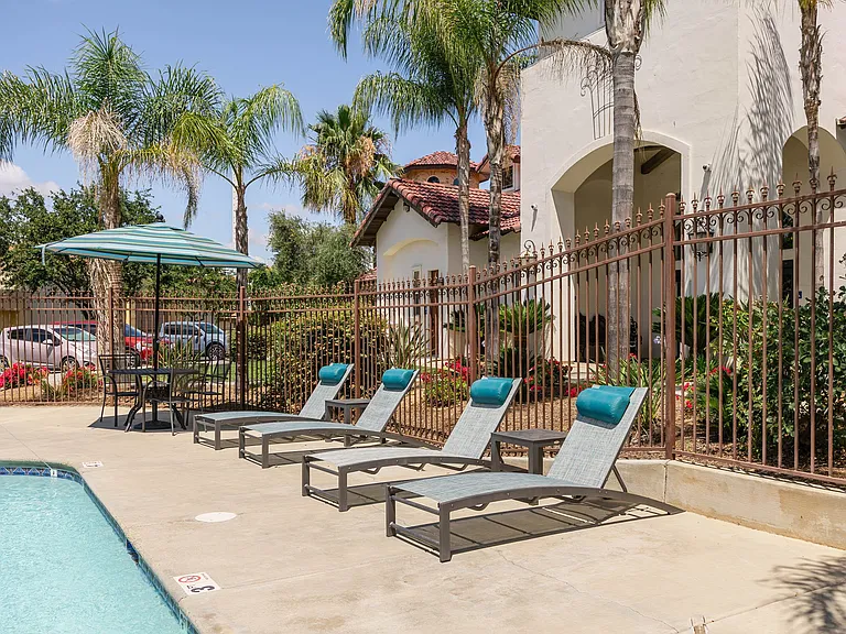 Dominion Courtyard Villas — Photo 9