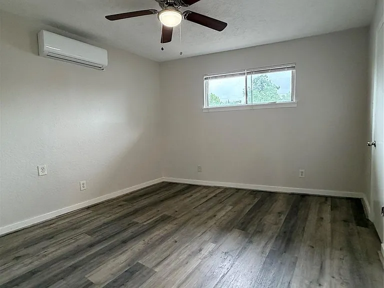 4811 Oakland St #6 — Photo 9