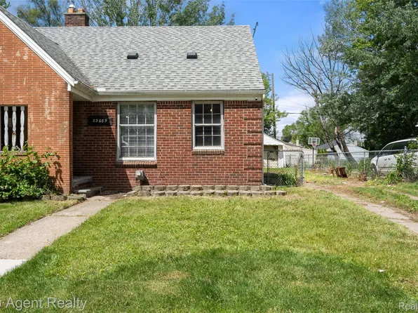 23089 Brittany Ave, Eastpointe, MI 48021
