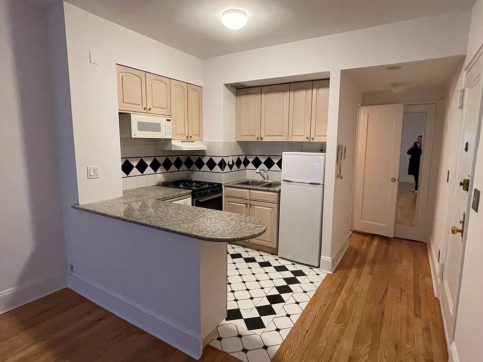 2nd image of 47 E 74th St APT 1F