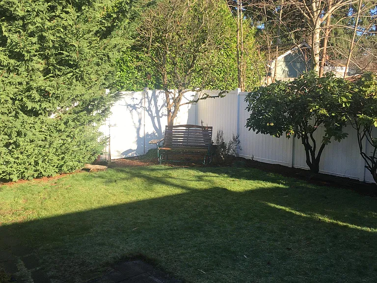 NE 9th Pl — Photo 10