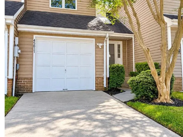 45611 Longfields Village Dr, Great Mills, MD 20634