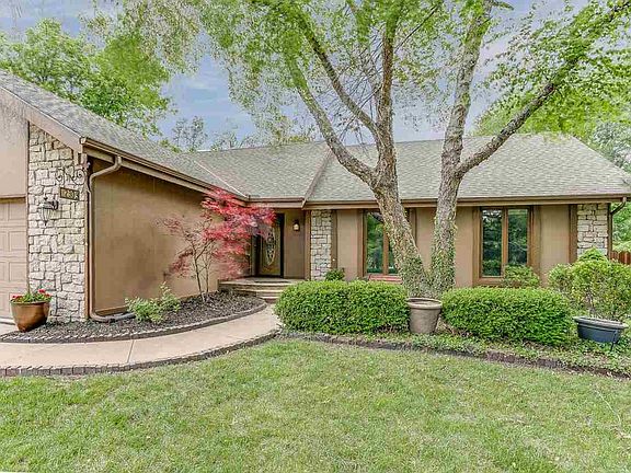 2nd image of 2309 N Longwood Cir