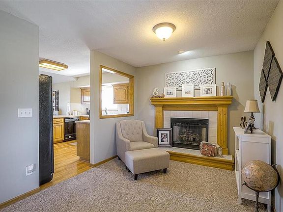 3rd image of 808 Meadowood Dr