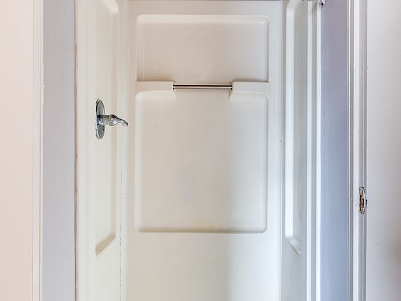 5th image of 2217 Jefferson Ave #2