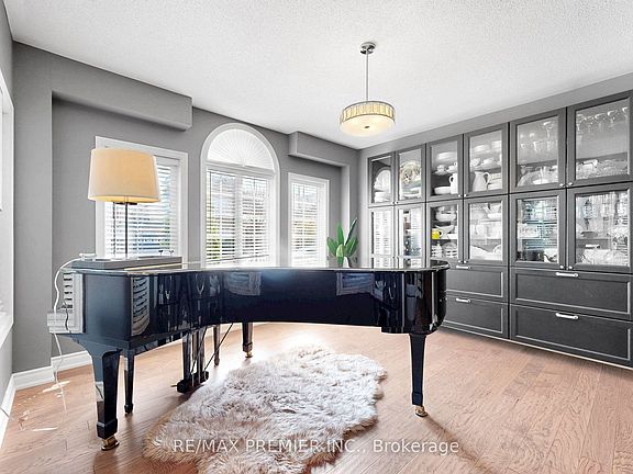 5th image of 124 Kingsview Dr