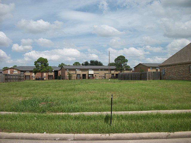 1st image of Oakmont Dr