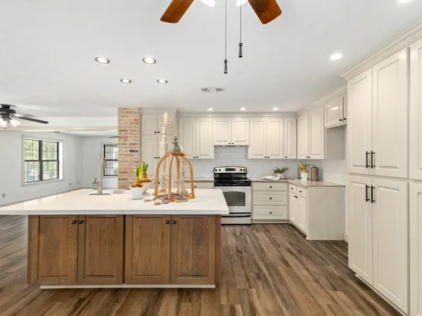 511 W Valverde St, Brenham, TX 77833