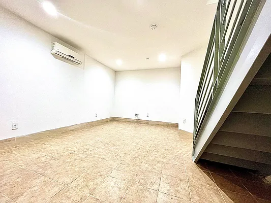 Rented by The InHouse Group | media 7