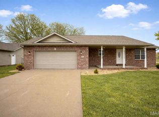 5 N Porte Dr, Highland, IL 62249