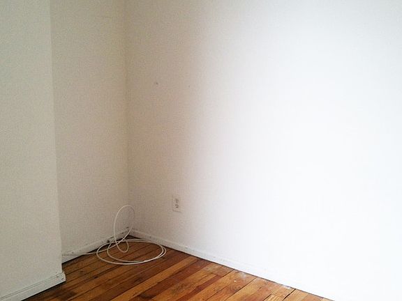 5th image of 566 Morgan Ave APT 4L