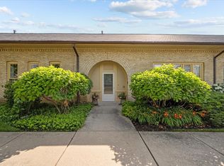 795 Stables Ct W, Highwood, IL 60040