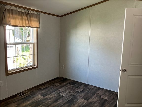 5th image of 2037 Hemstreet Rd