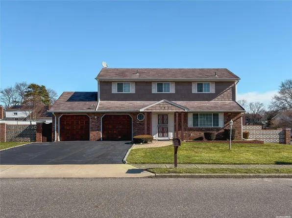 173 Branch Avenue, Central Islip, NY 11722