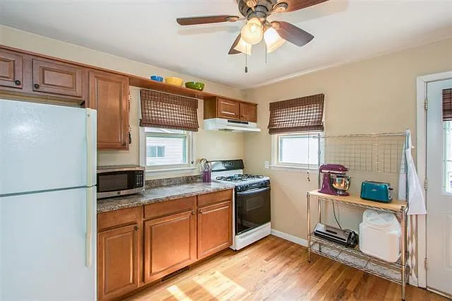 1610 Crescent St — Photo 5