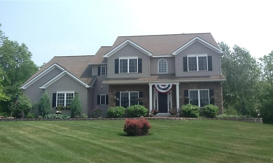 1st image of 812 Knighthood Cir