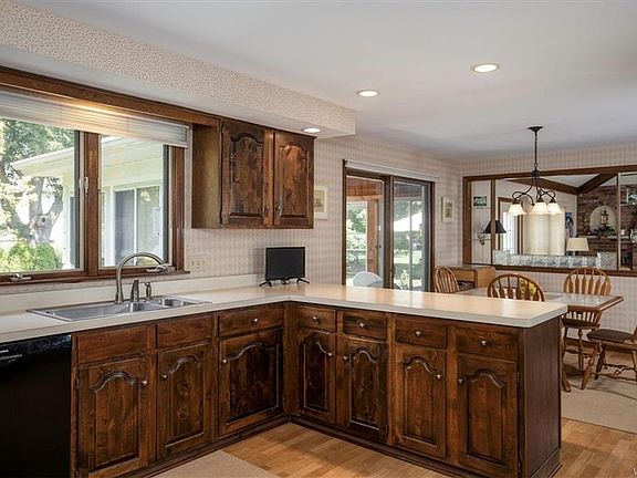 5th image of 35 Oakmont Ct