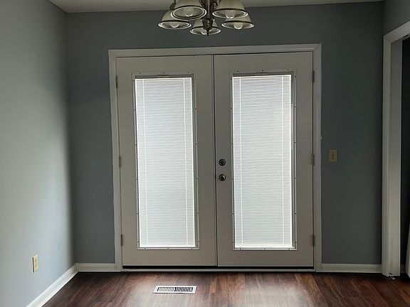 4th image of 207 Glenwood Ln APT 2