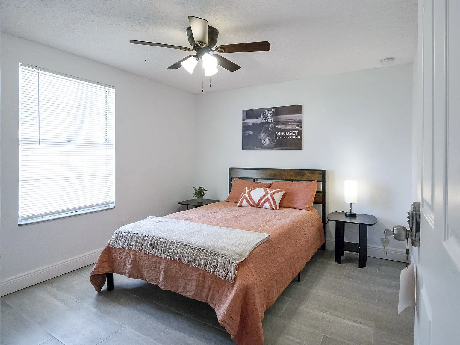 4 bed, 2.0 bath, 775 sqft, $806 — Photo 4