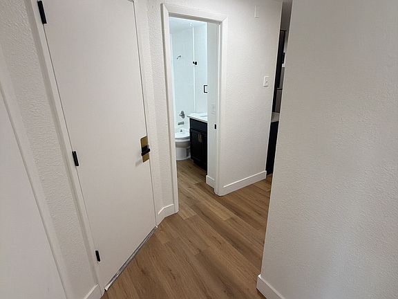 5th image of 250 N 11th Ct