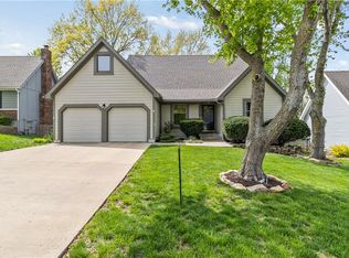 12470 Twilight Ln, Olathe, KS 66062