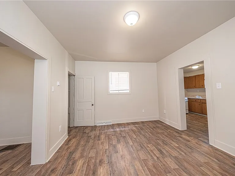 1067 Cleveland Ave — Photo 11