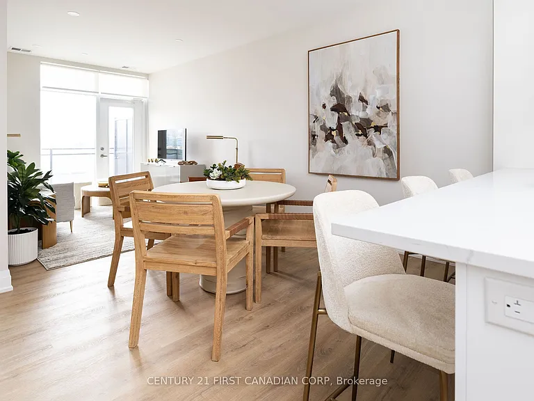 4286 King St E #1007 — Photo 4