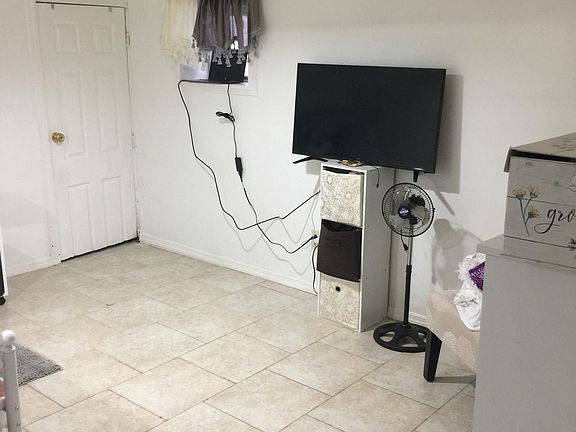 2nd image of 2226 Homer Ave #B1