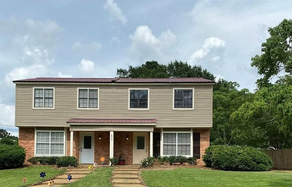 2 bed, 1.5 bath, 1014 sqft, $1,400 — Photo 1