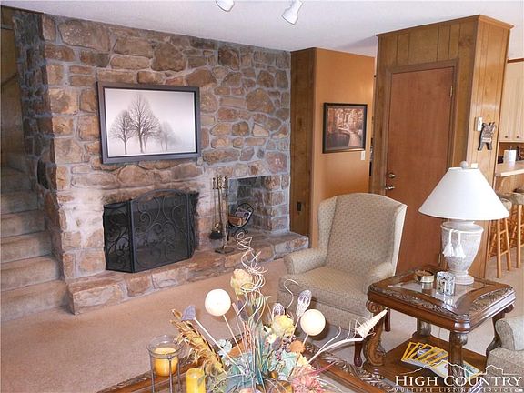 5th image of 350 Skyland Dr
