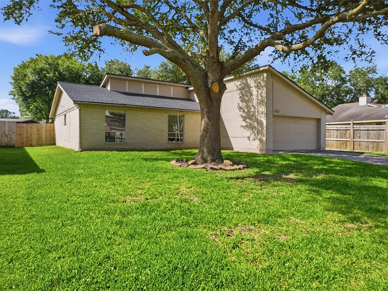 466 El Toro Ln — Photo 2